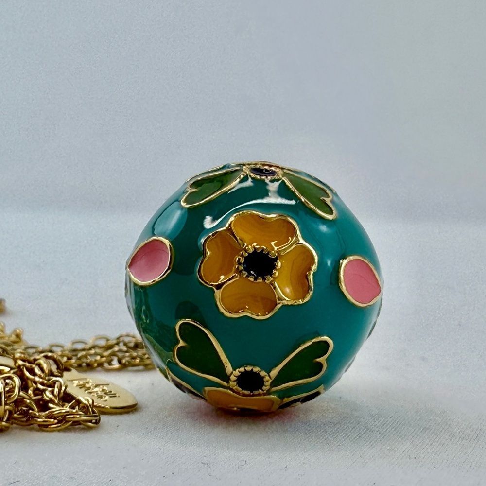 Vintage Joan Rivers enamel floral egg pendant - Picture 4 of 7